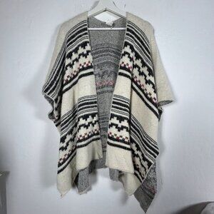Akemi + Kin Womens Tallulah Eyelash Knit Plush Aztec Print Poncho Sweater OS